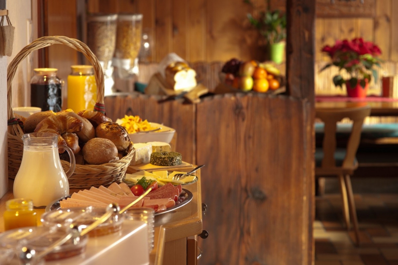 boulangerie-BRENON-min_breakfast_buffet_food_restaurant_meal_hotel_plate_fresh-718745